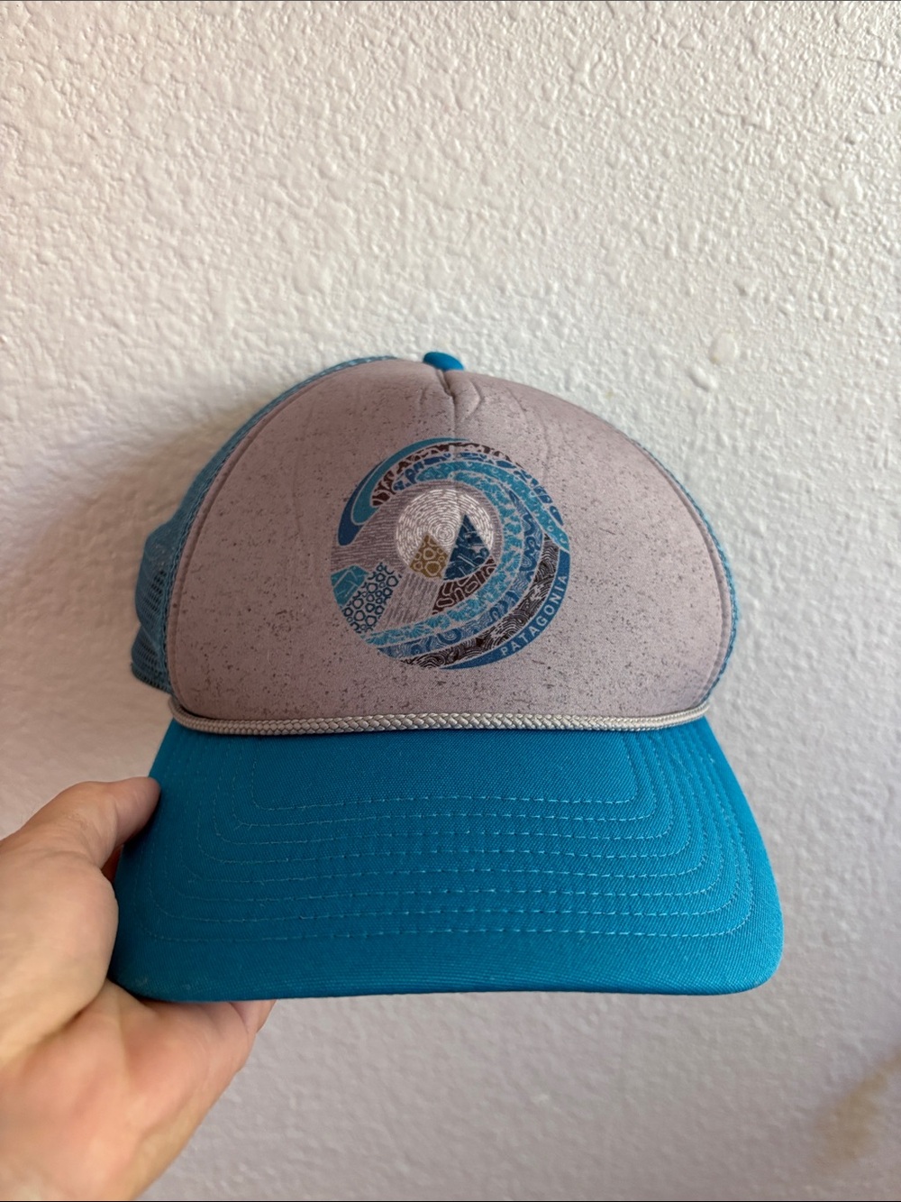 Patagonia Waves and Mountains trucker hat